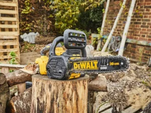 Alternative view of מסור שרשרת נטען 18v להב "12 מנוע Brushless - גוף בלבד