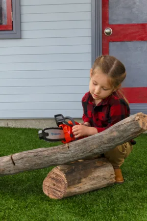 ⁦משור ילדים Toy Chainsaw 550XP צעצוע עם צליל מסור חשמלי מציאותי ושרשרת מסתובבת.⁩ – תמונה ⁦6⁩