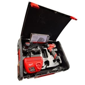 מברגה אימפקט נטענת 12v עצמה 147Nm כולל 2 סוללות 3Ah מנוע FUEL ומטען OUTLET
